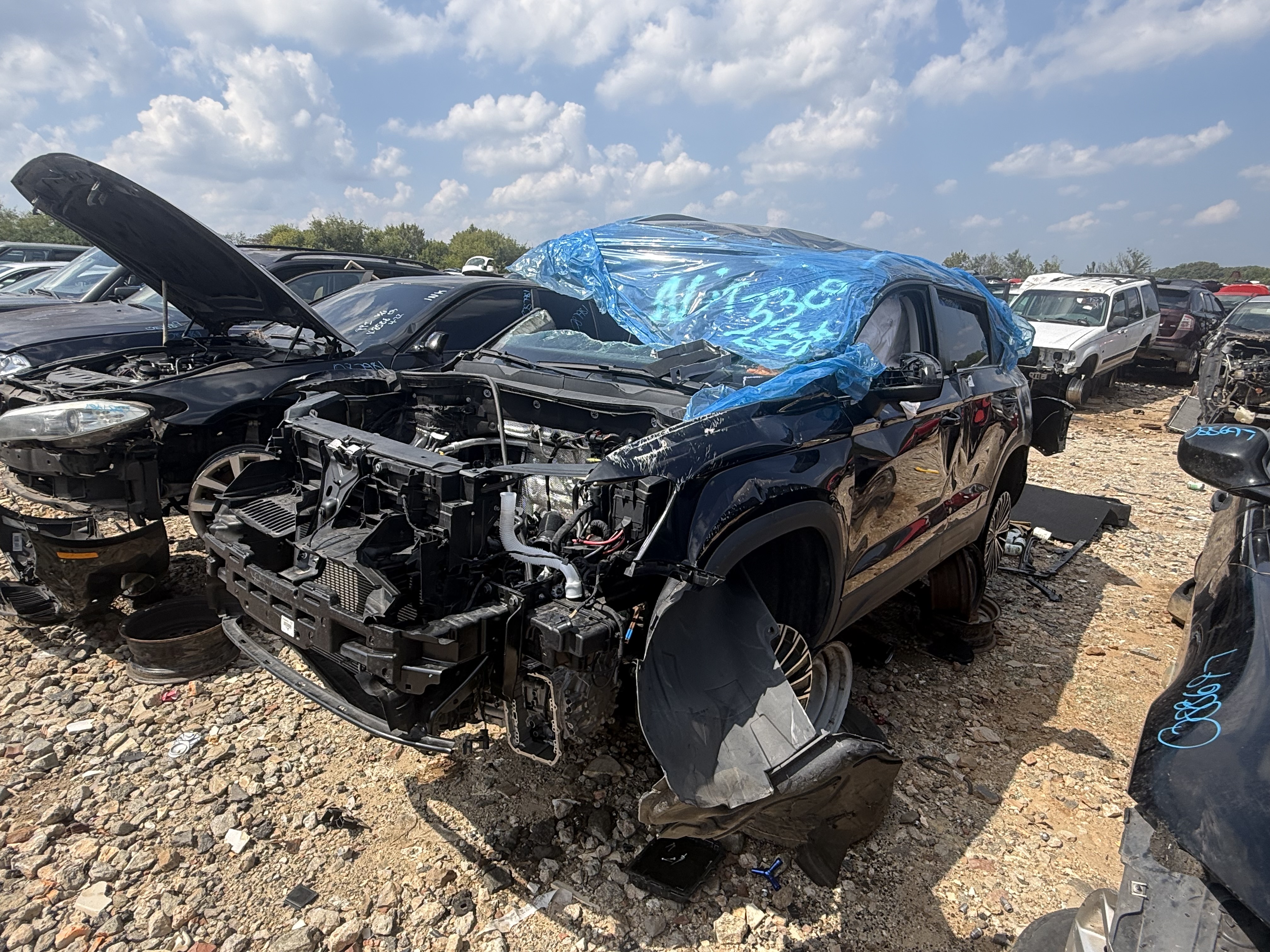 2025 VOLKSWAGEN Taos