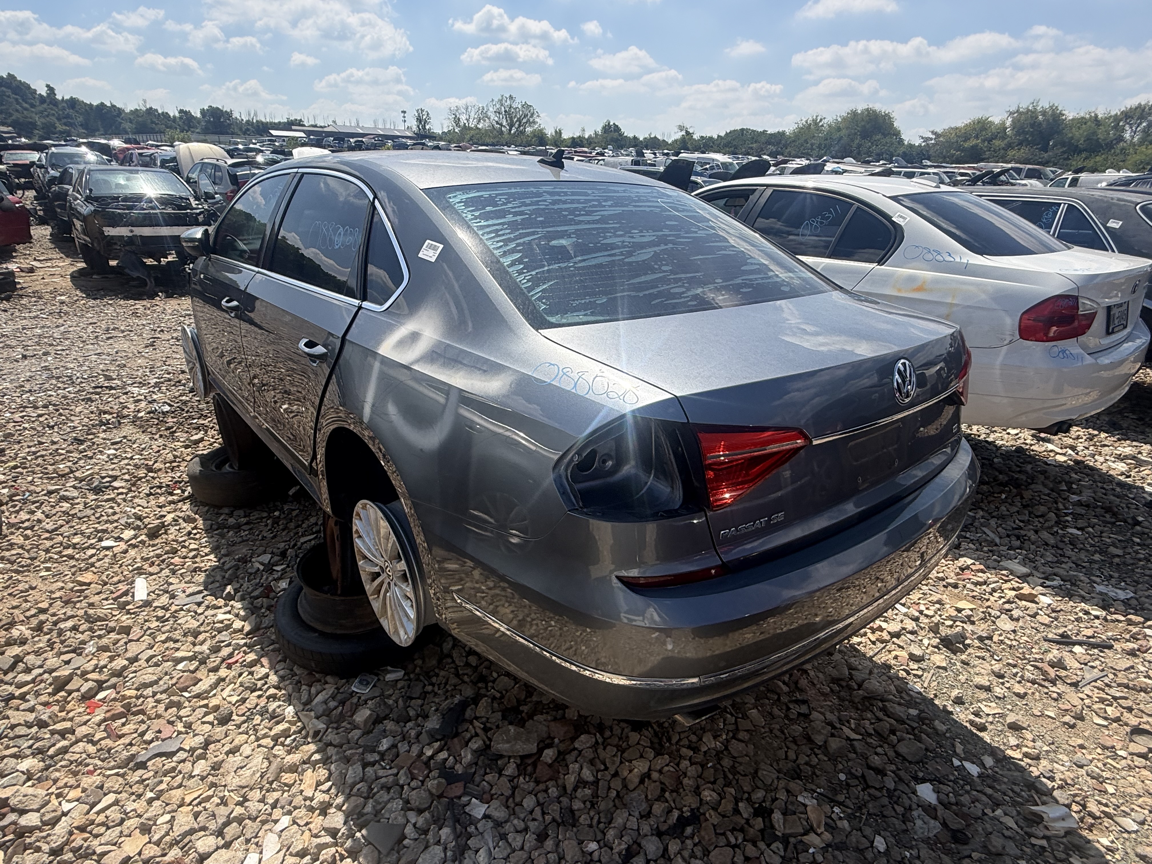 2016 VOLKSWAGEN Passat