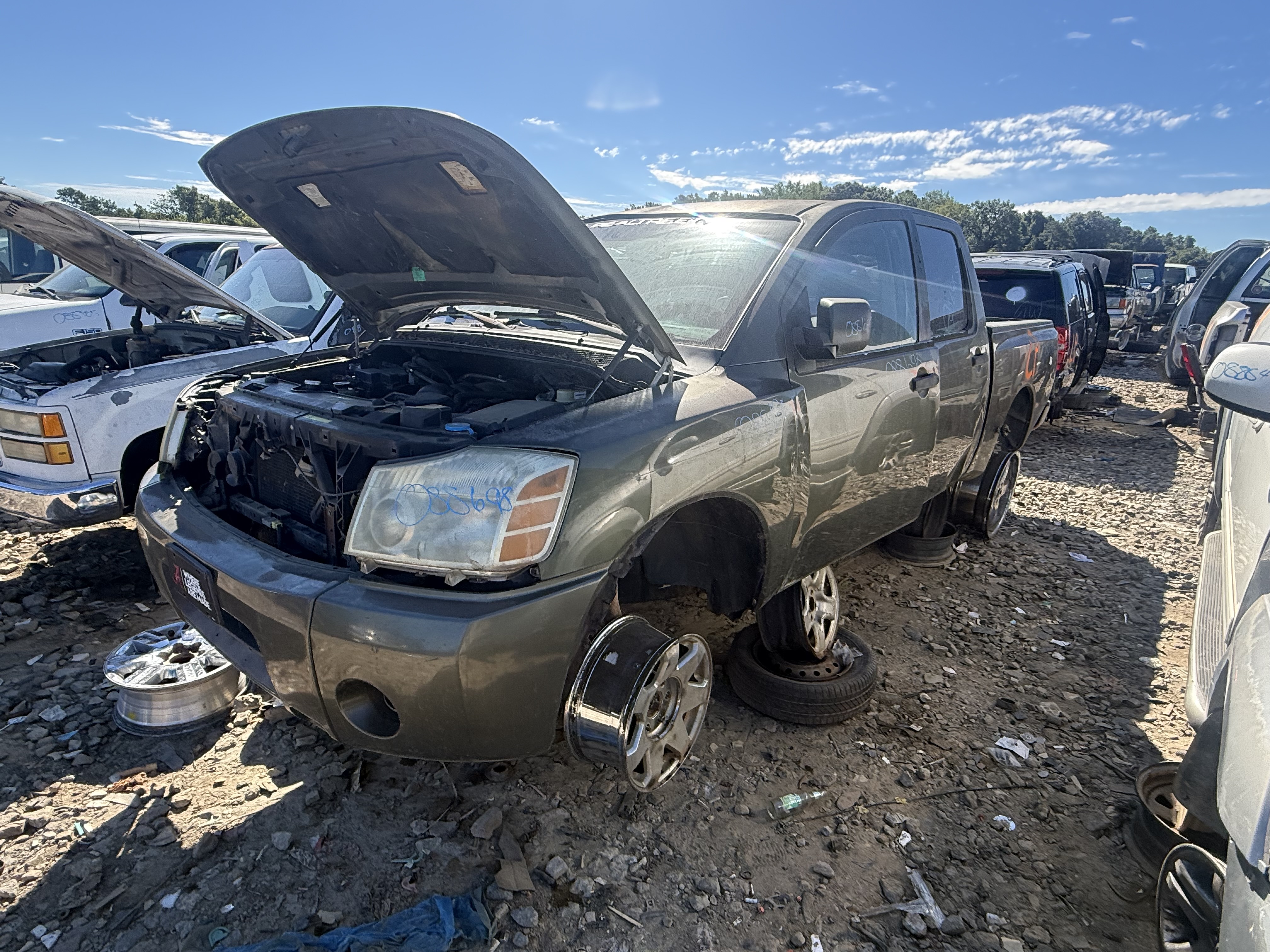 2005 NISSAN Titan