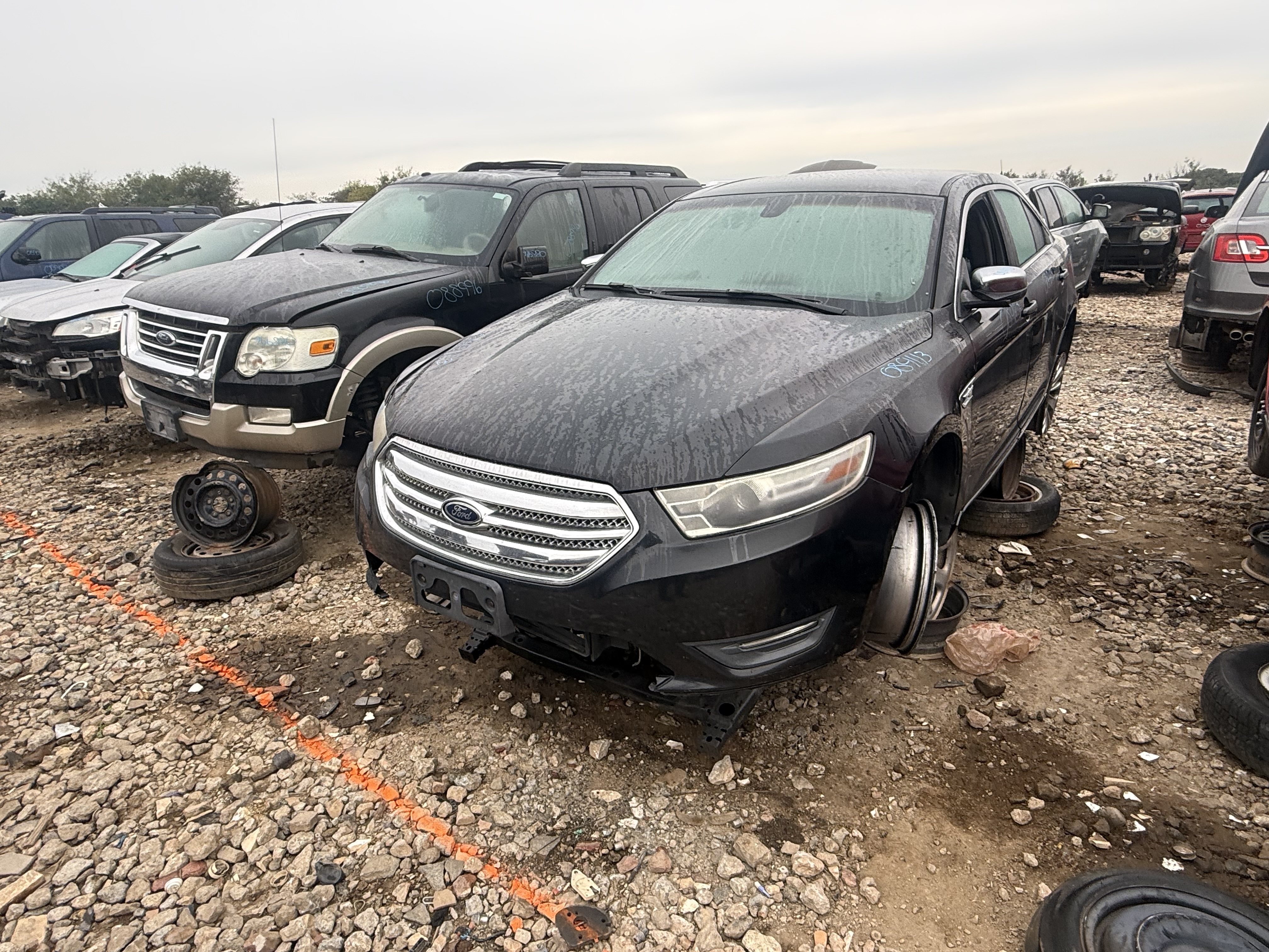 2013 FORD Taurus
