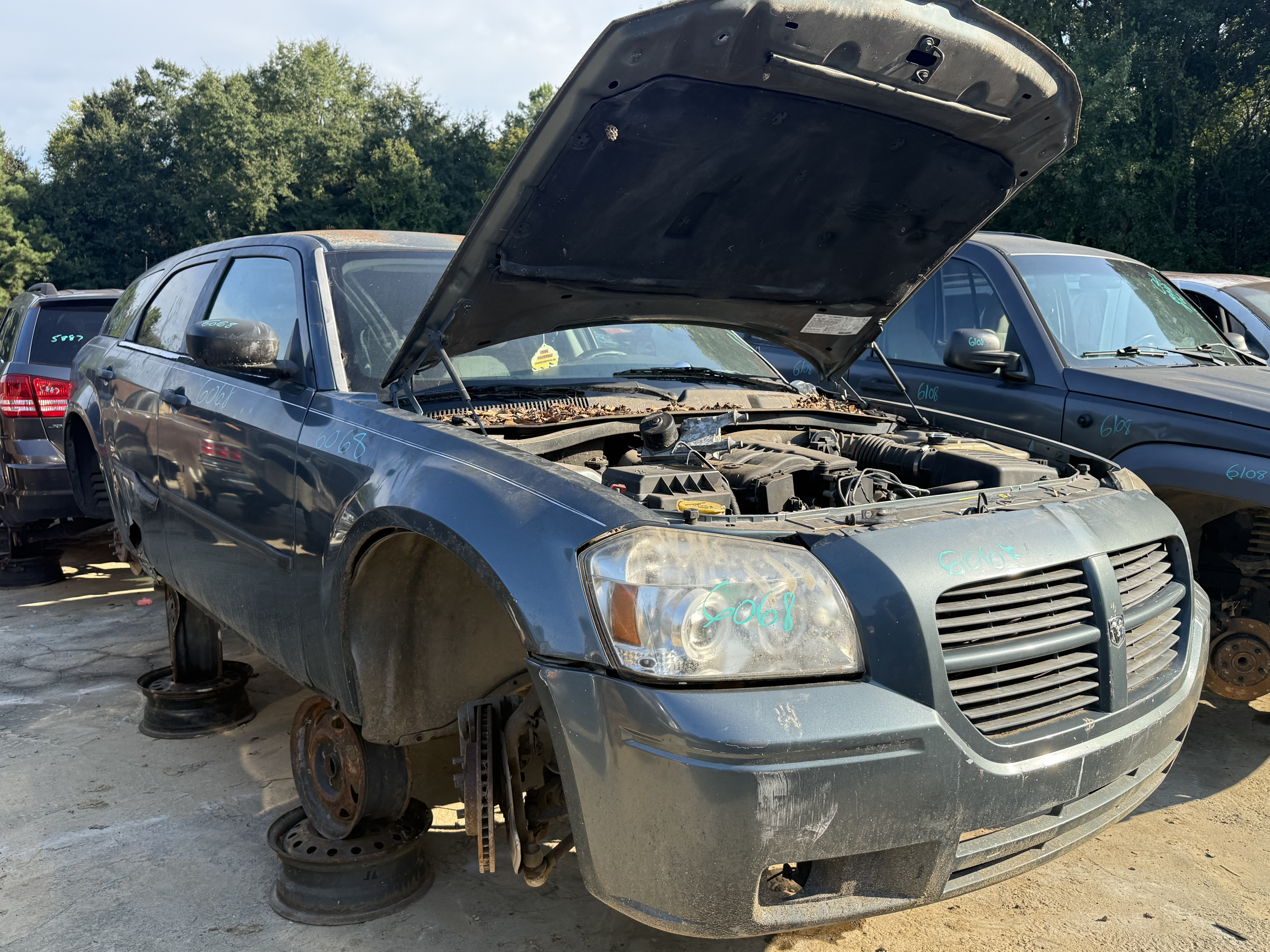 2005 DODGE Magnum