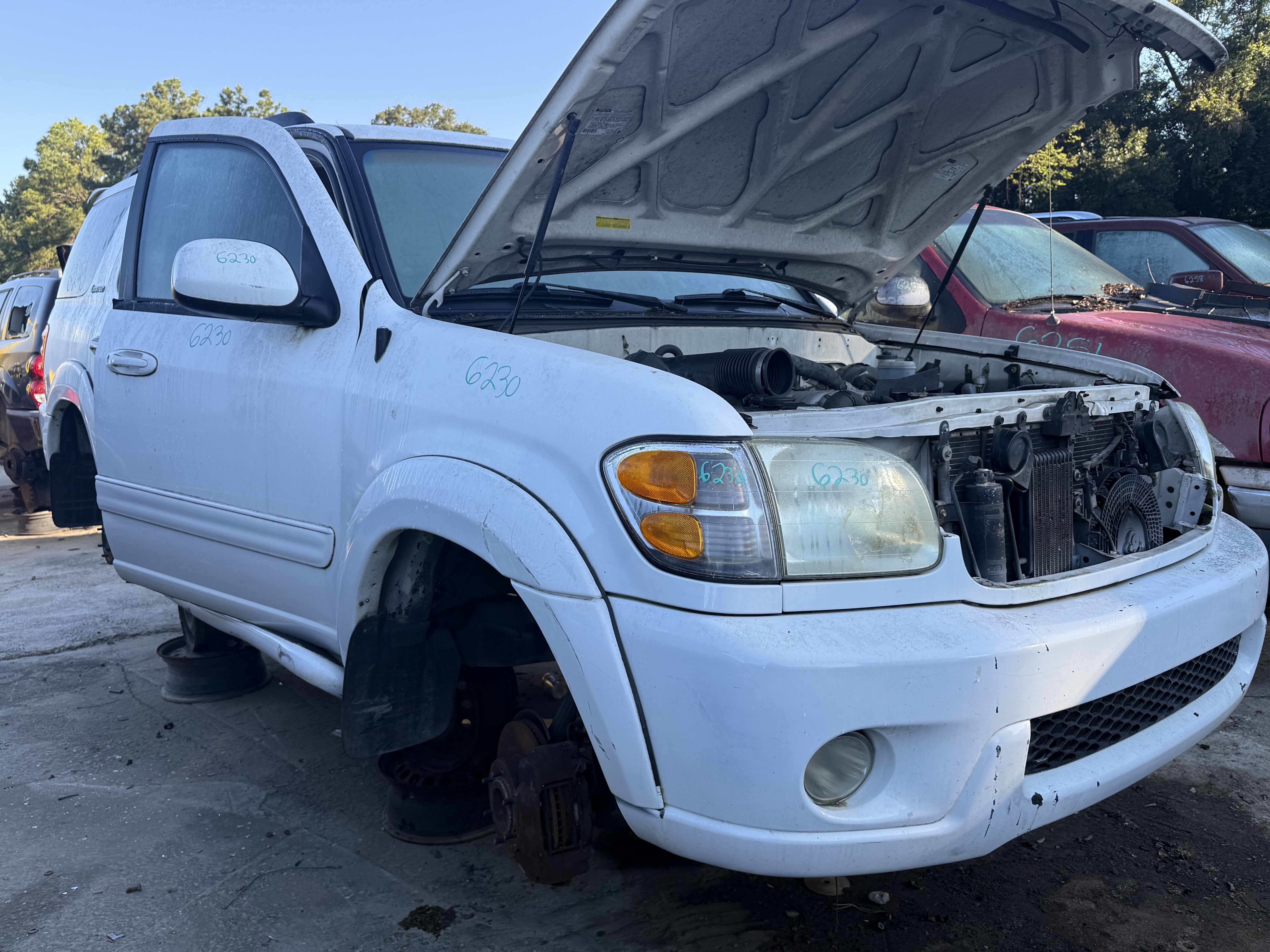 2004 TOYOTA Sequoia