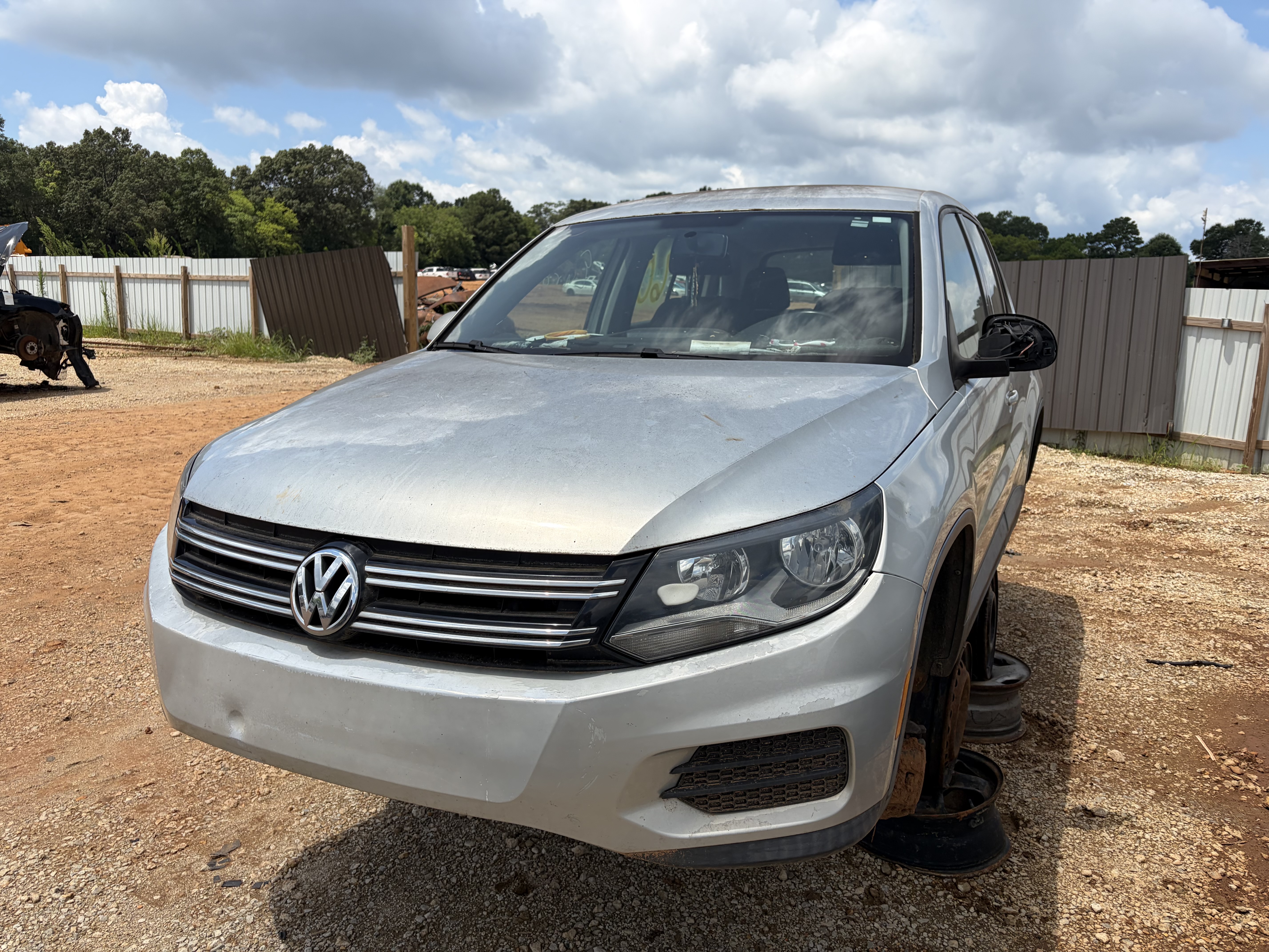 2014 VOLKSWAGEN Tiguan
