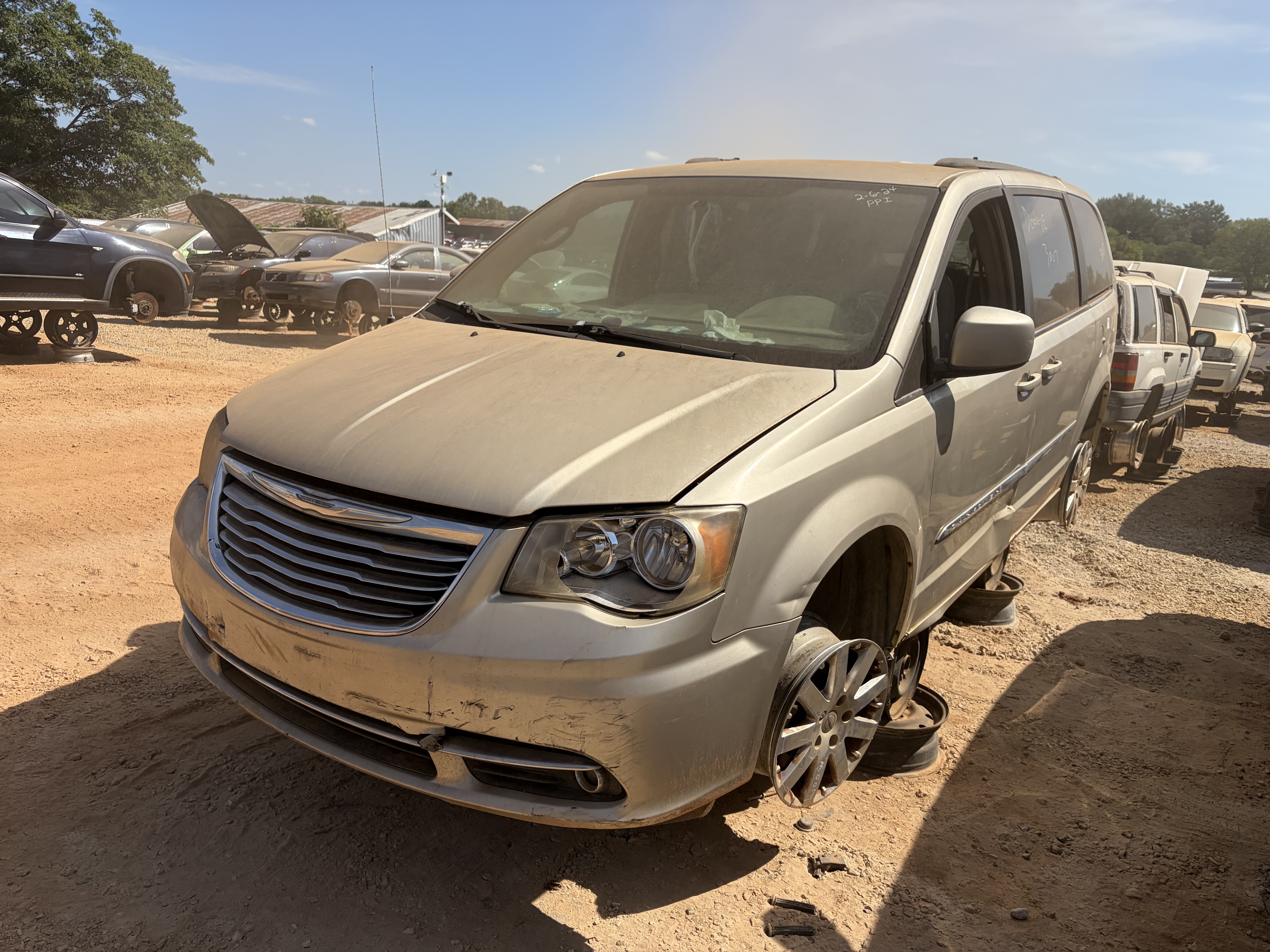 2014 CHRYSLER Town and Country