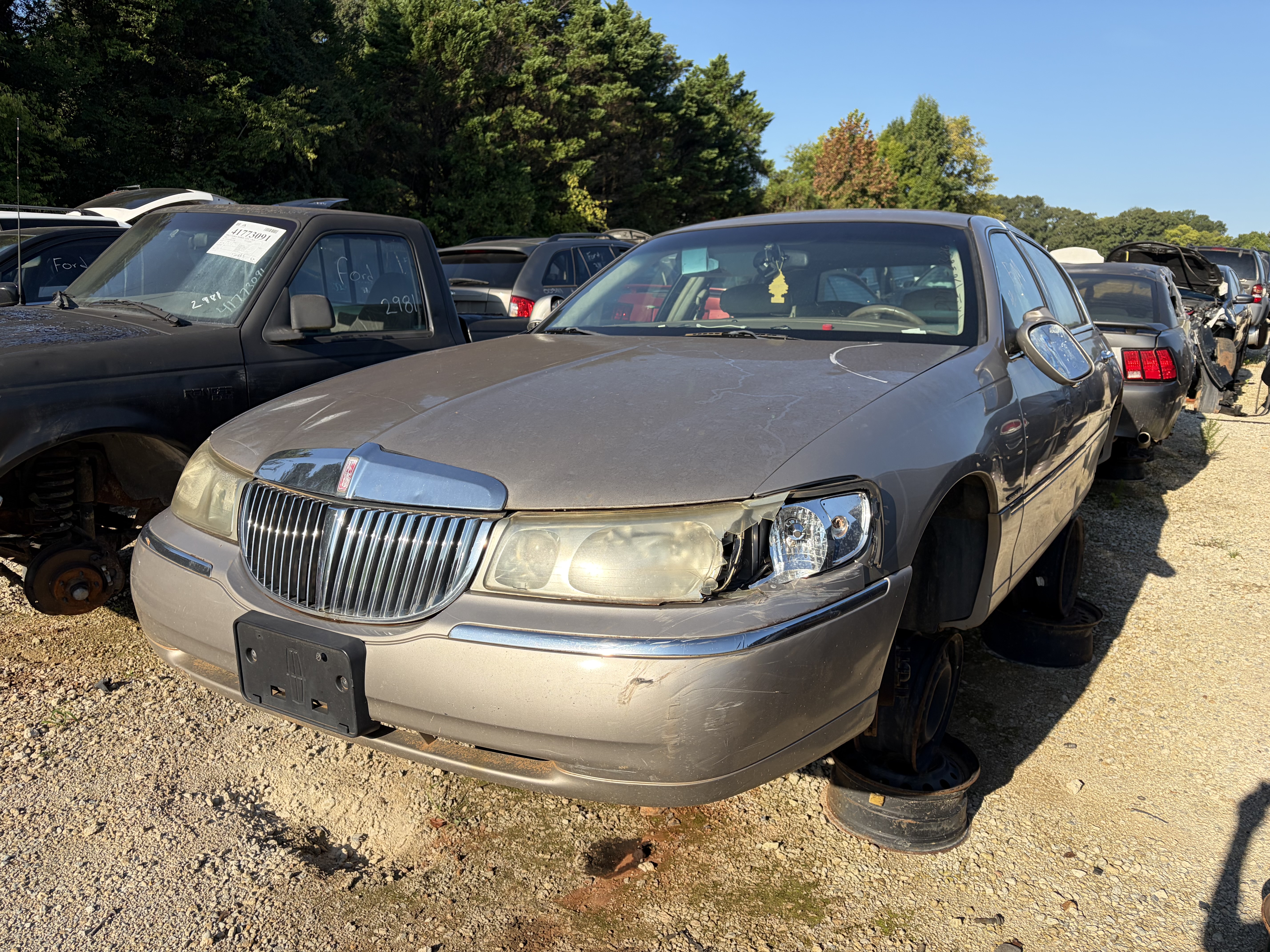 2001 LINCOLN Town Car