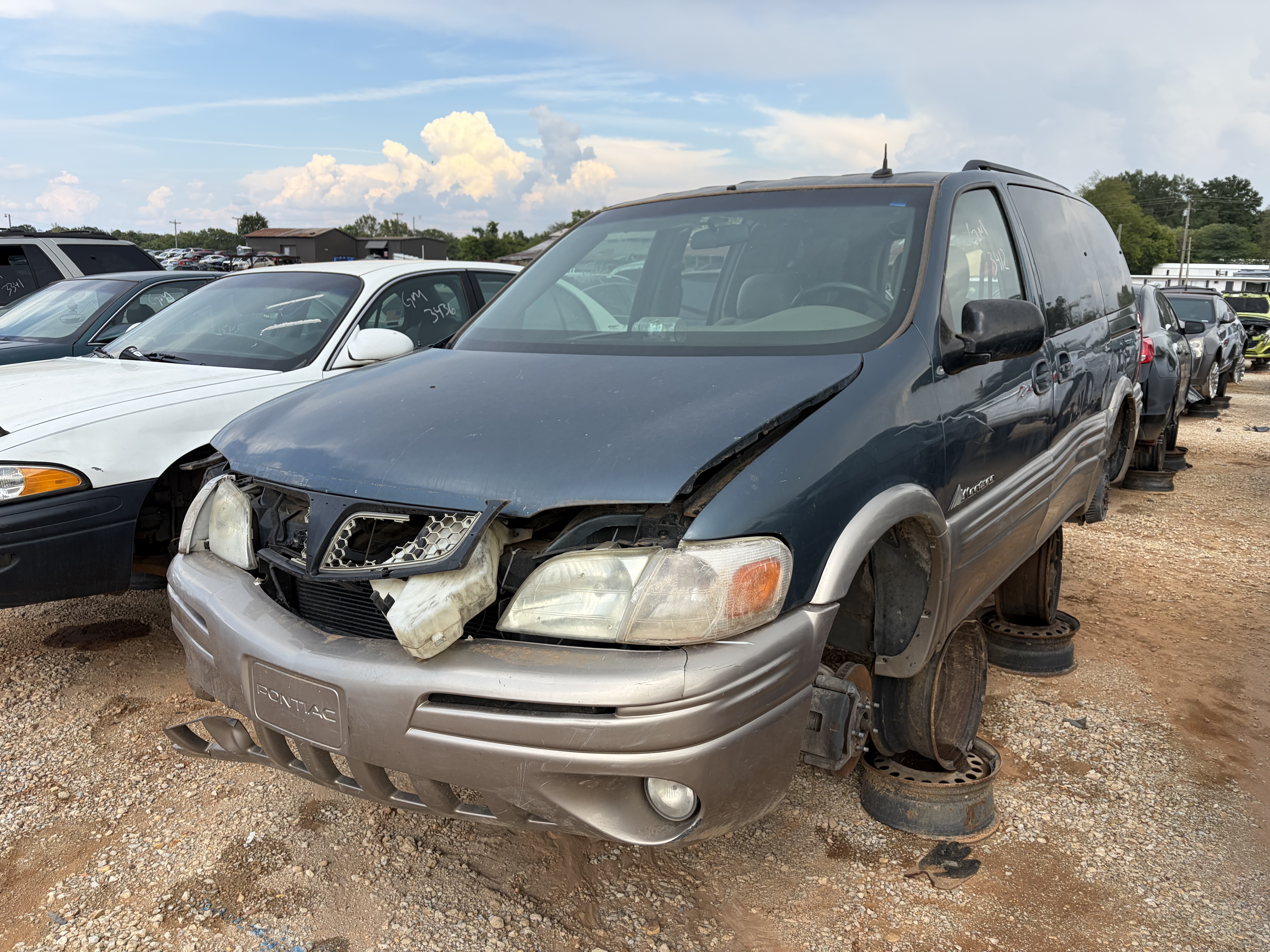 2004 PONTIAC Montana