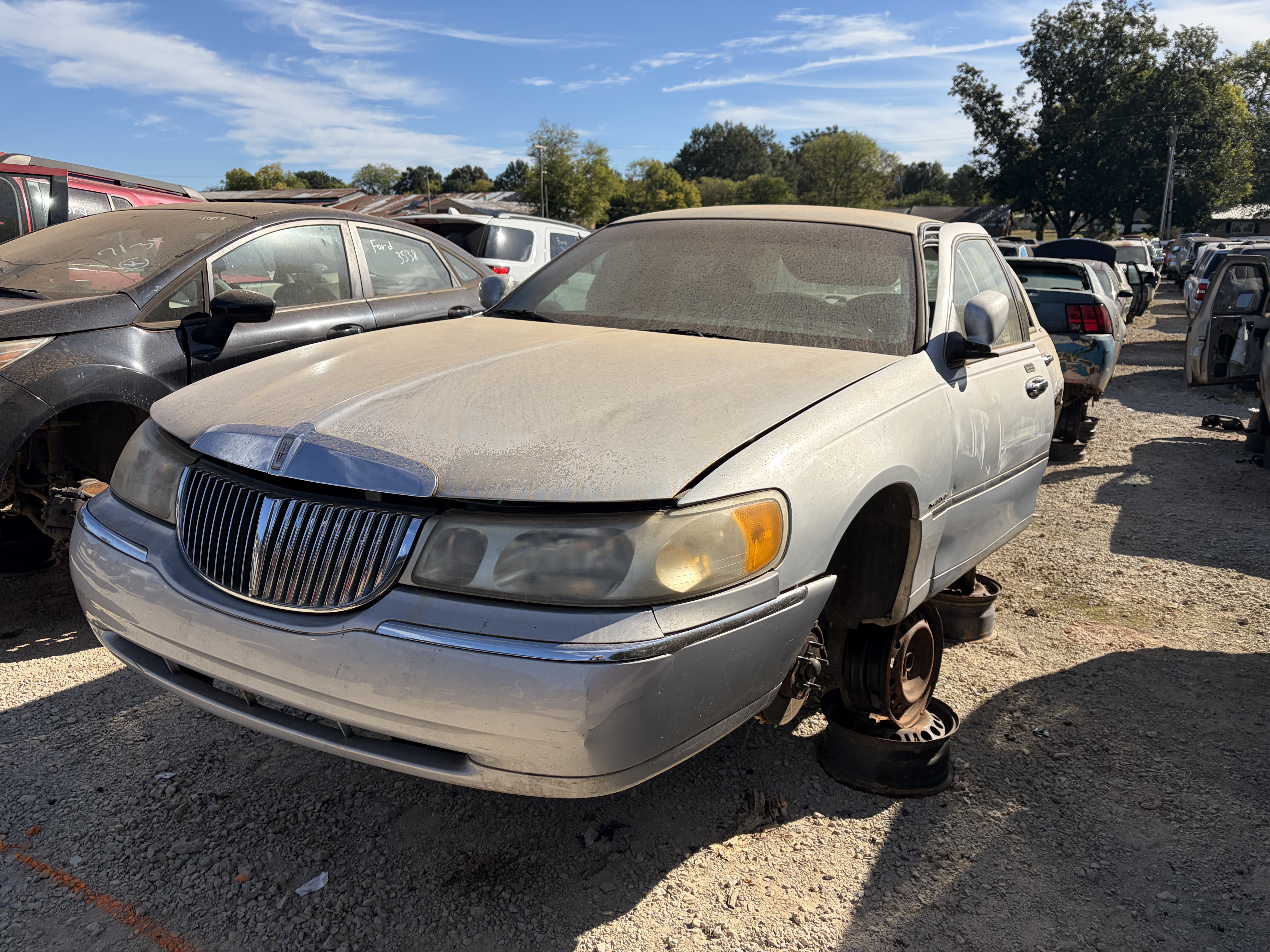 1999 LINCOLN Town Car