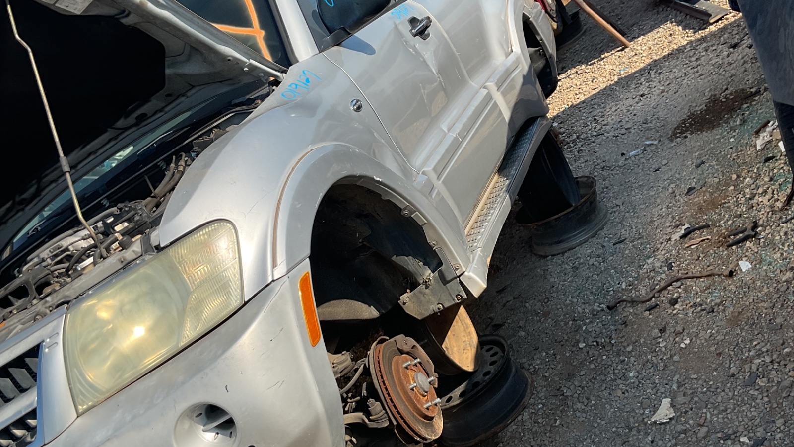 2003 MITSUBISHI Montero