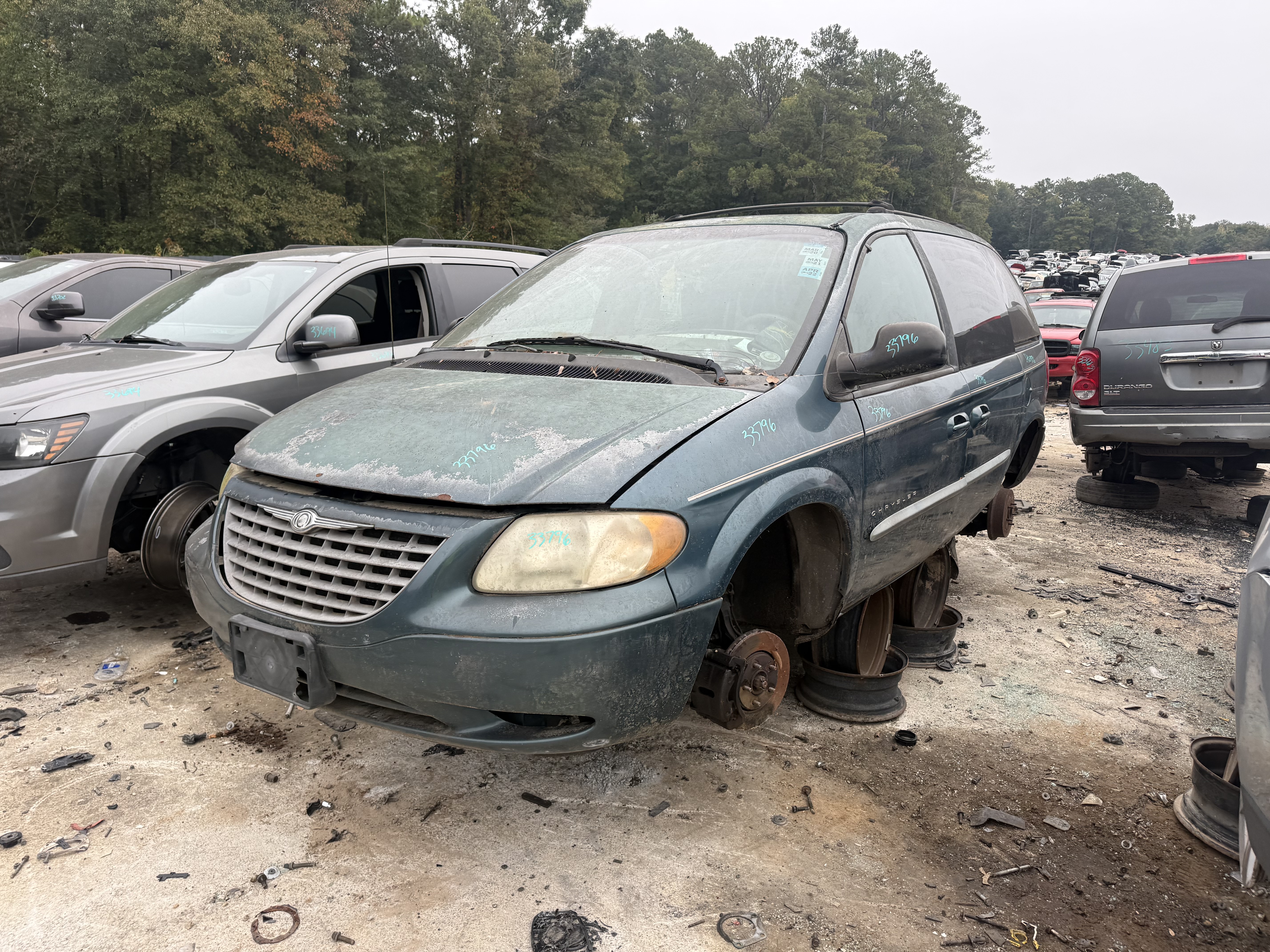 2001 CHRYSLER Voyager