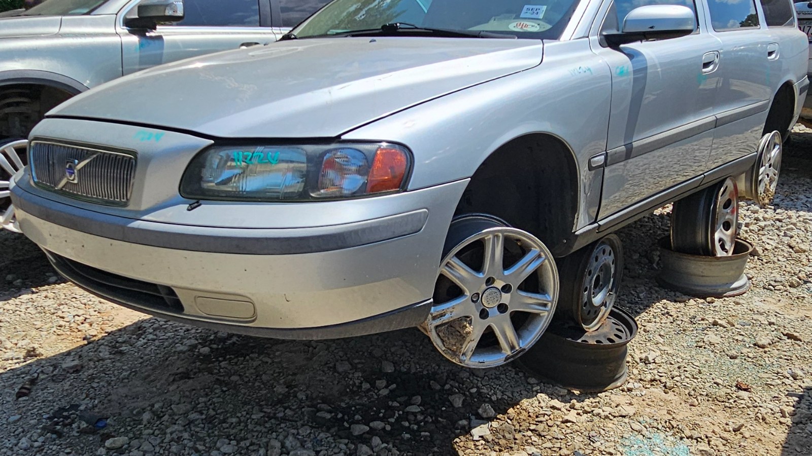 2004 VOLVO V70