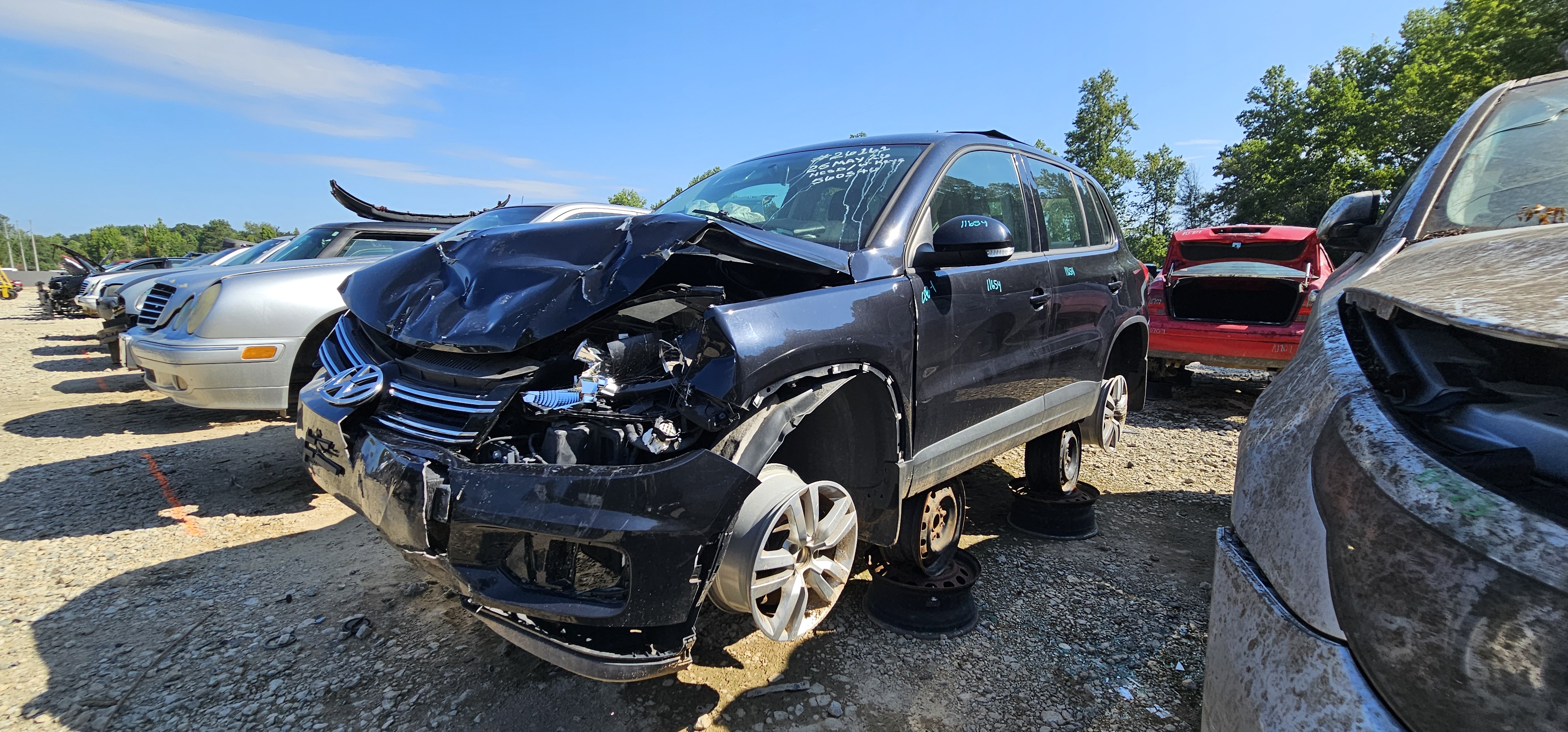 2014 VOLKSWAGEN Tiguan