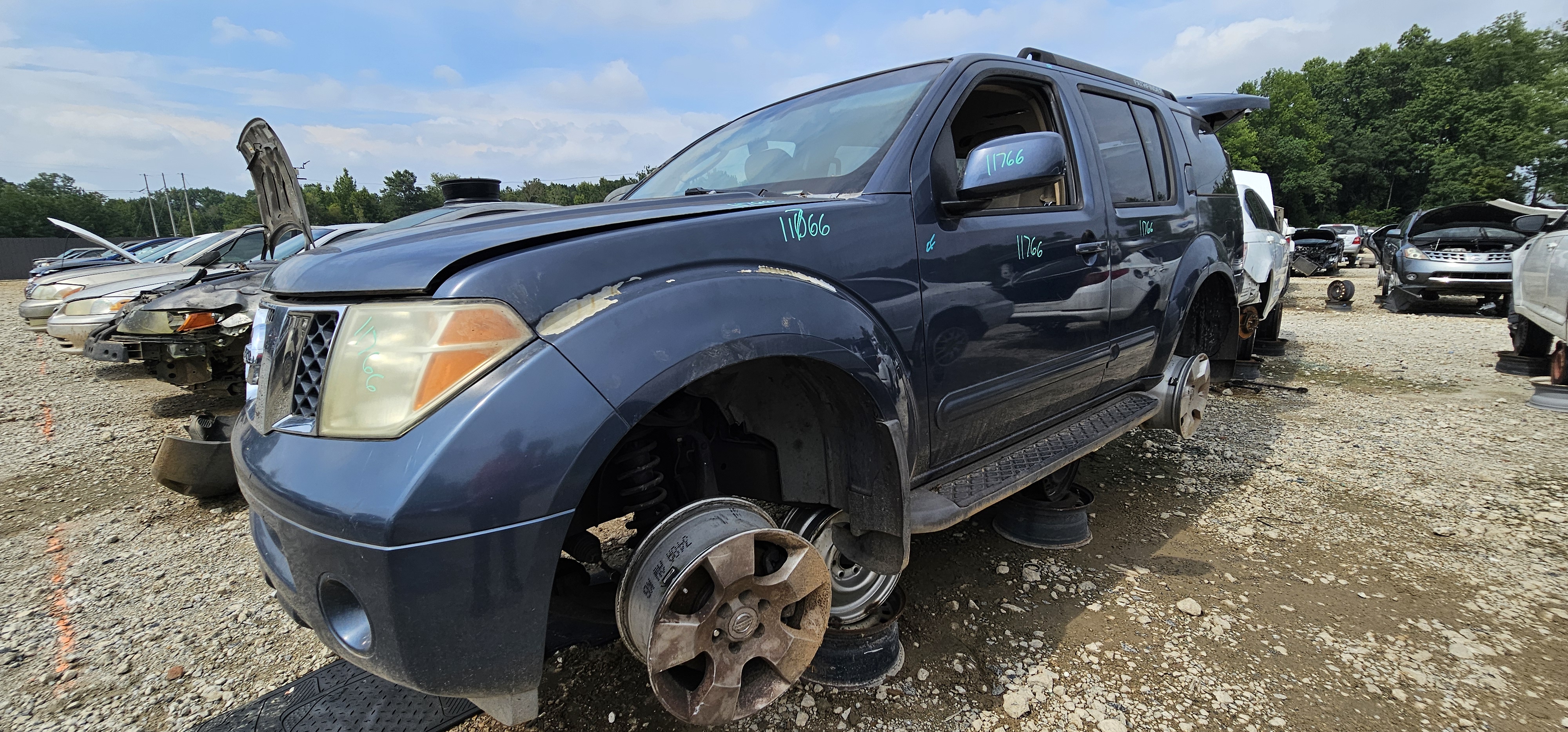 2005 NISSAN Pathfinder