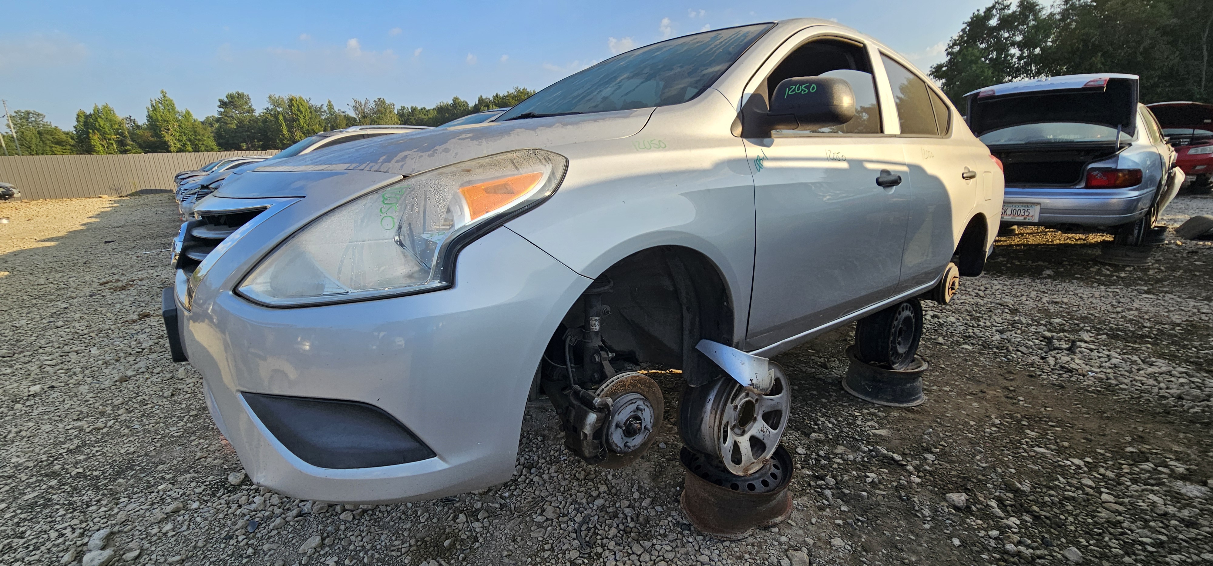 2015 NISSAN Versa
