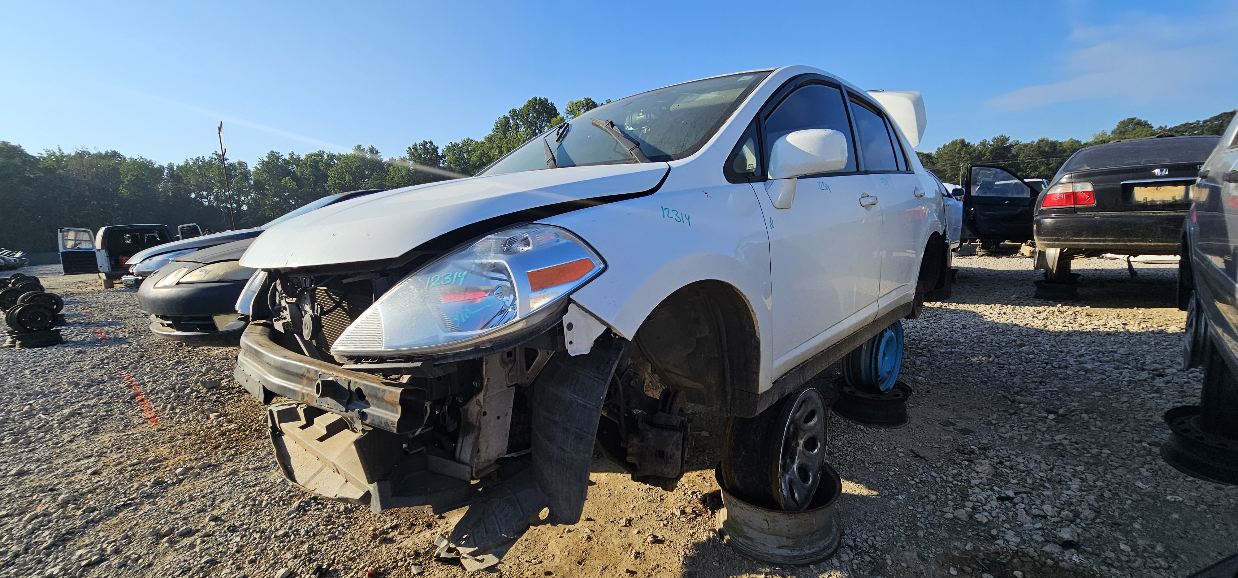 2011 NISSAN Versa