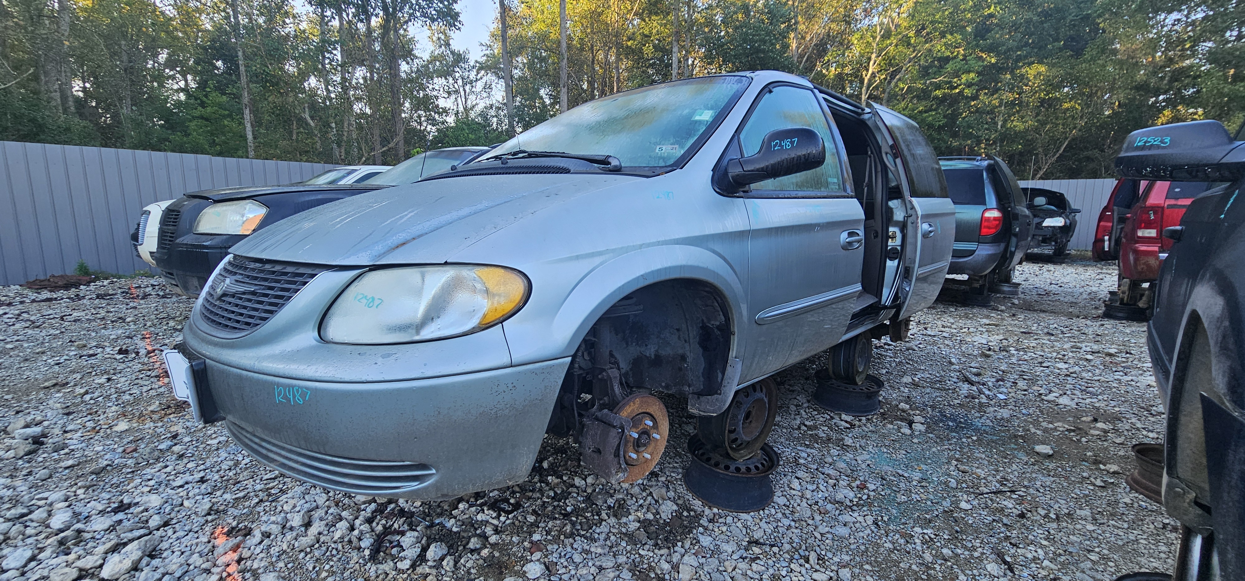 2003 CHRYSLER Town and Country