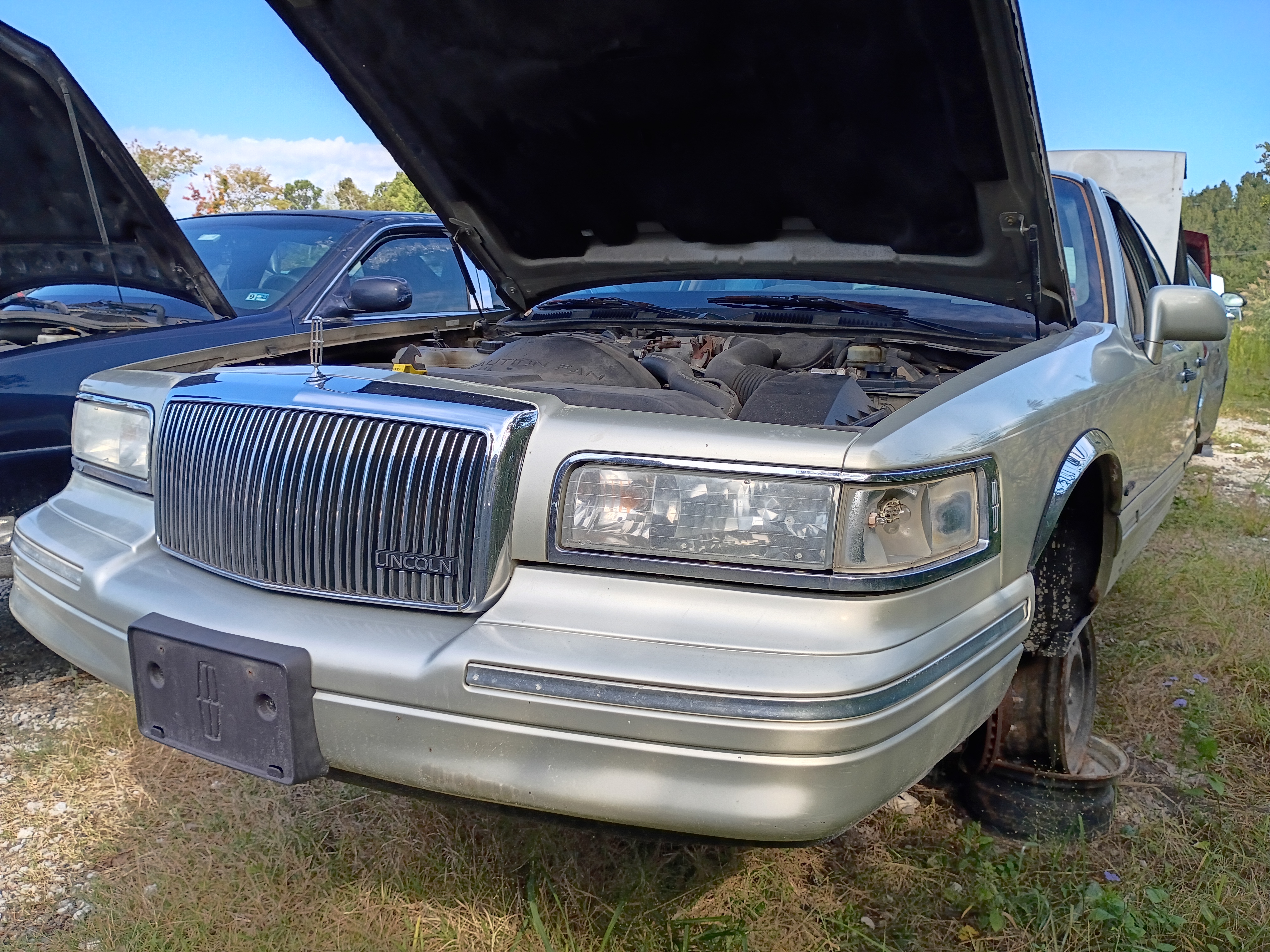 1997 LINCOLN Town Car