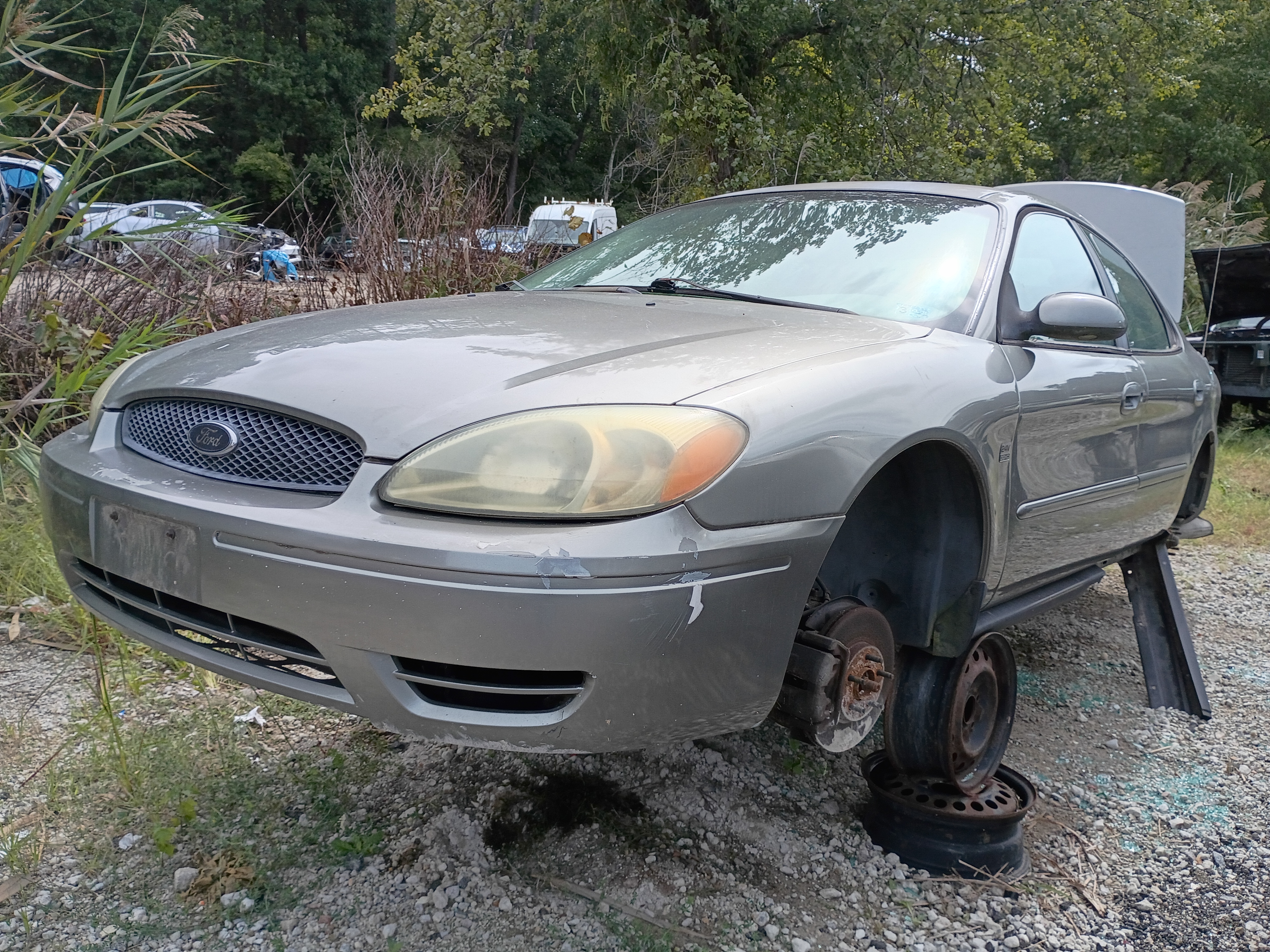 2004 FORD Taurus