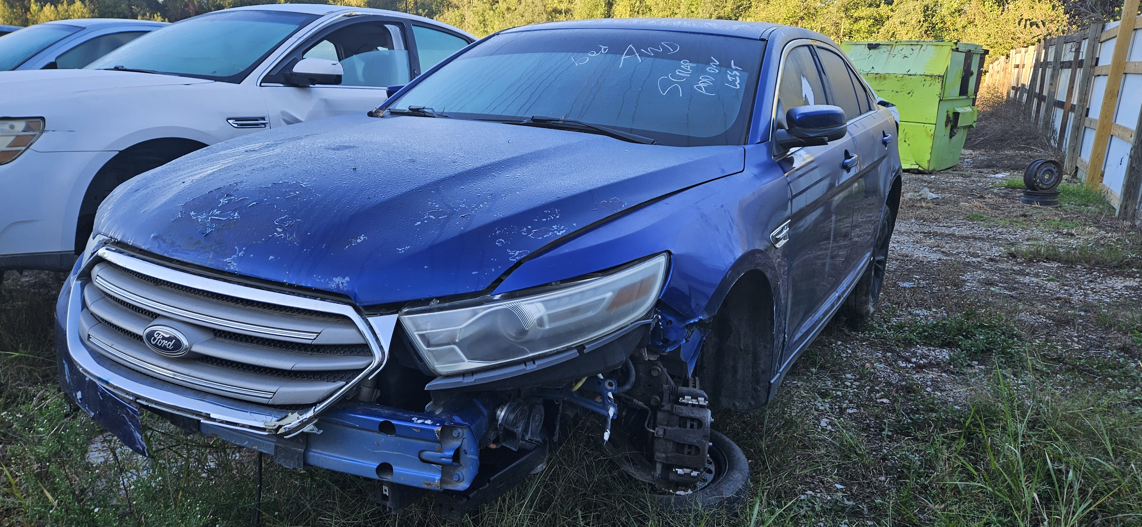 2013 FORD Taurus