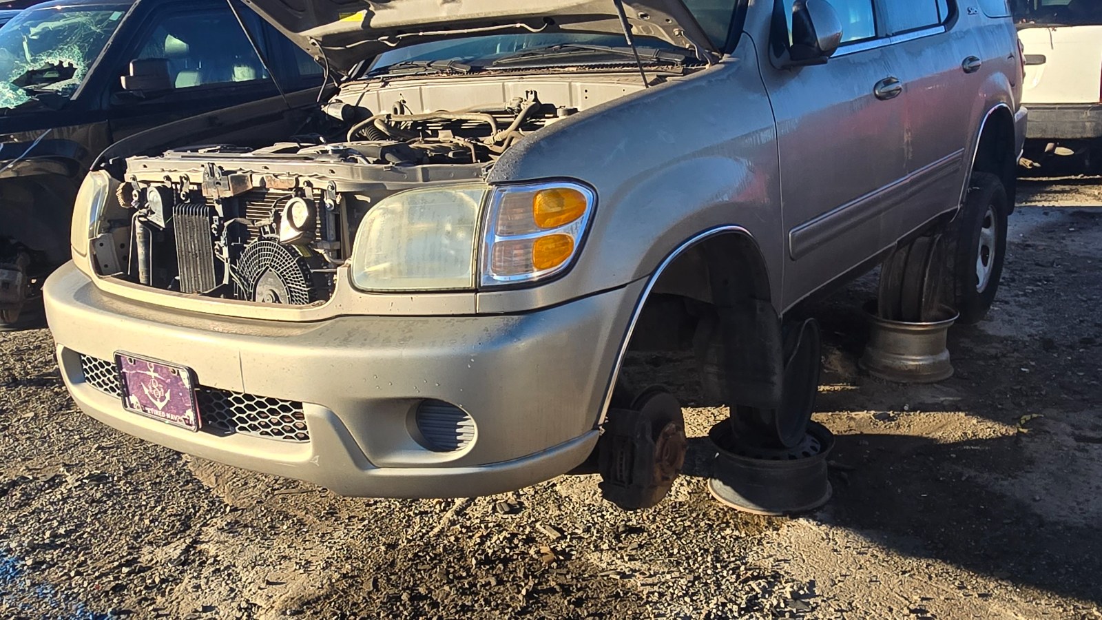 2004 TOYOTA Sequoia