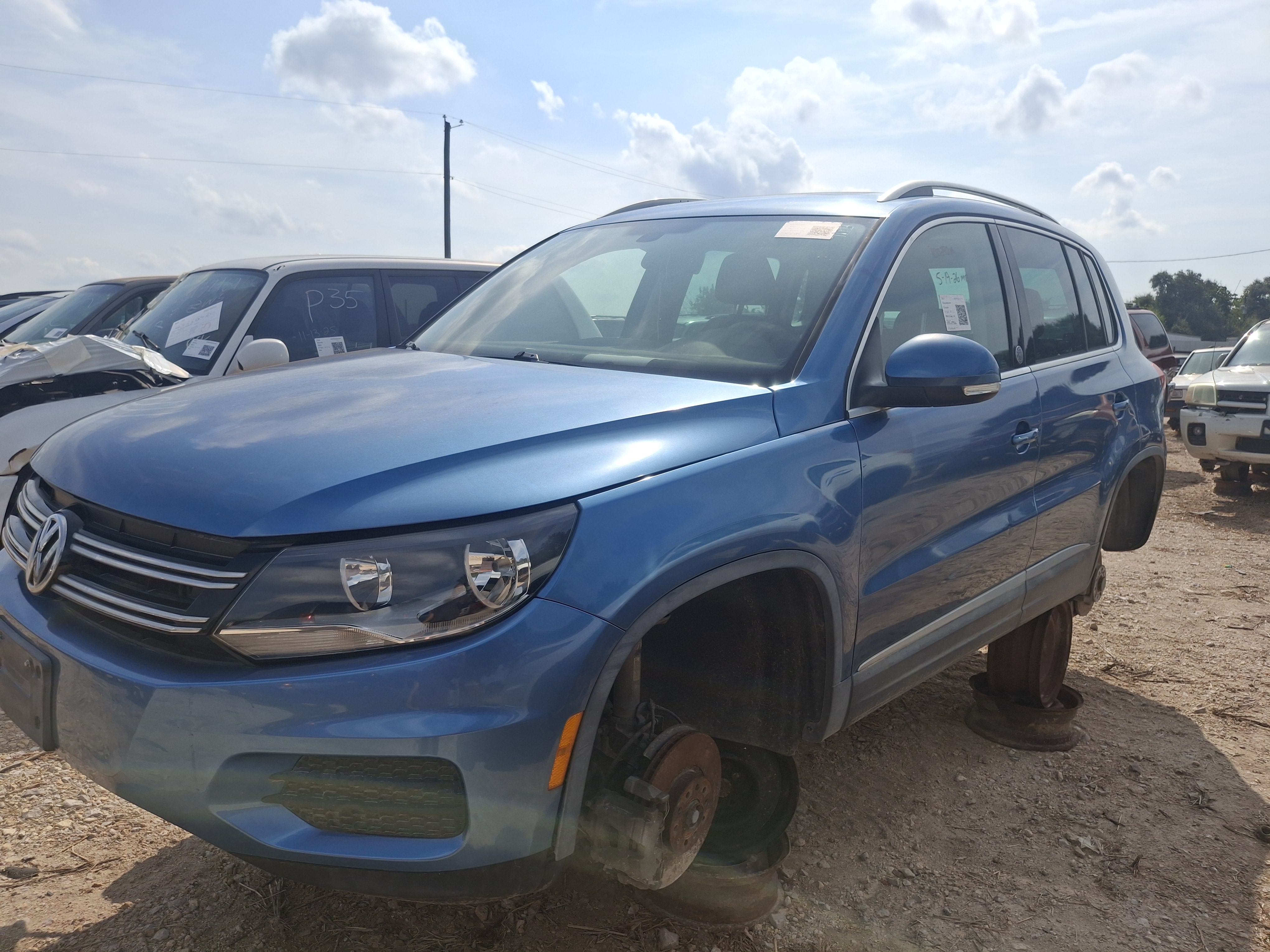 2017 VOLKSWAGEN Tiguan