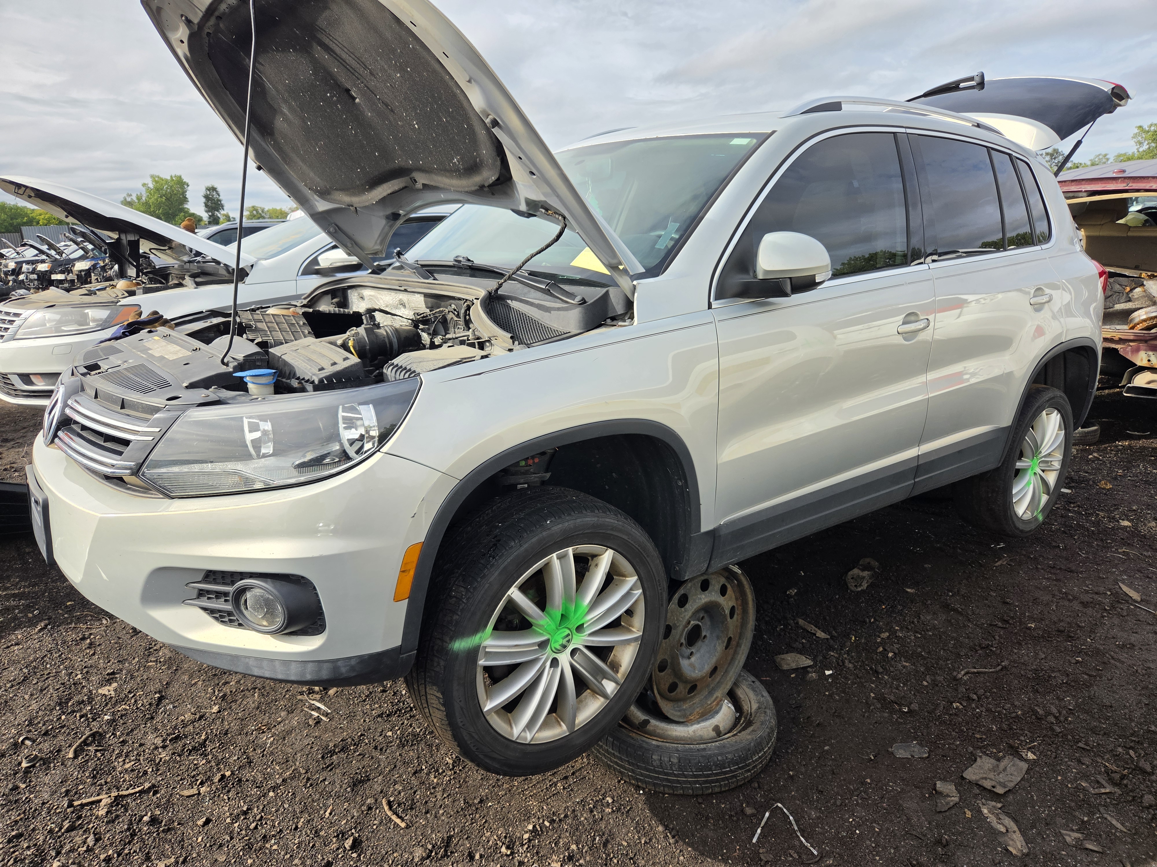 2013 VOLKSWAGEN Tiguan