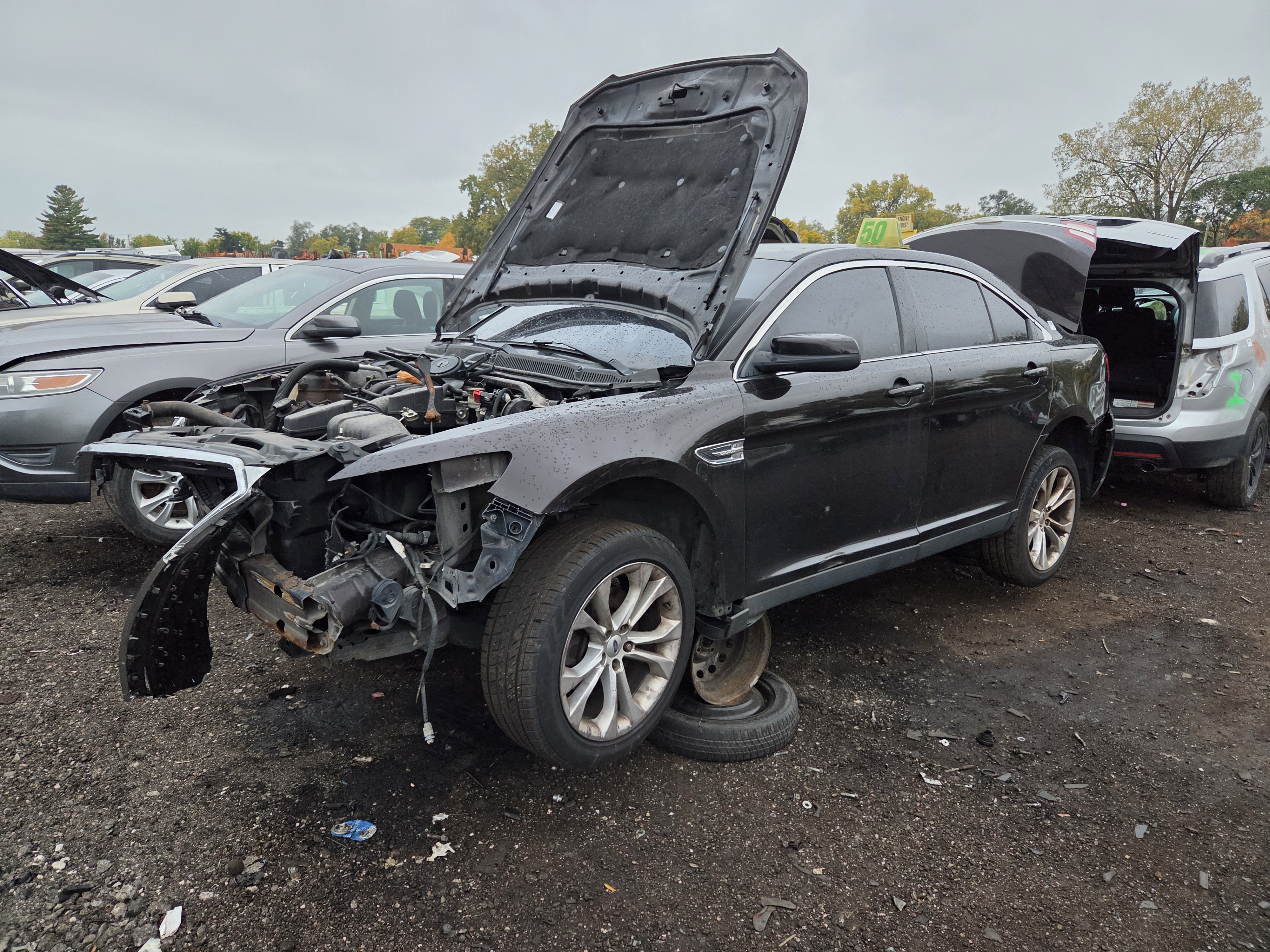 2013 FORD Taurus