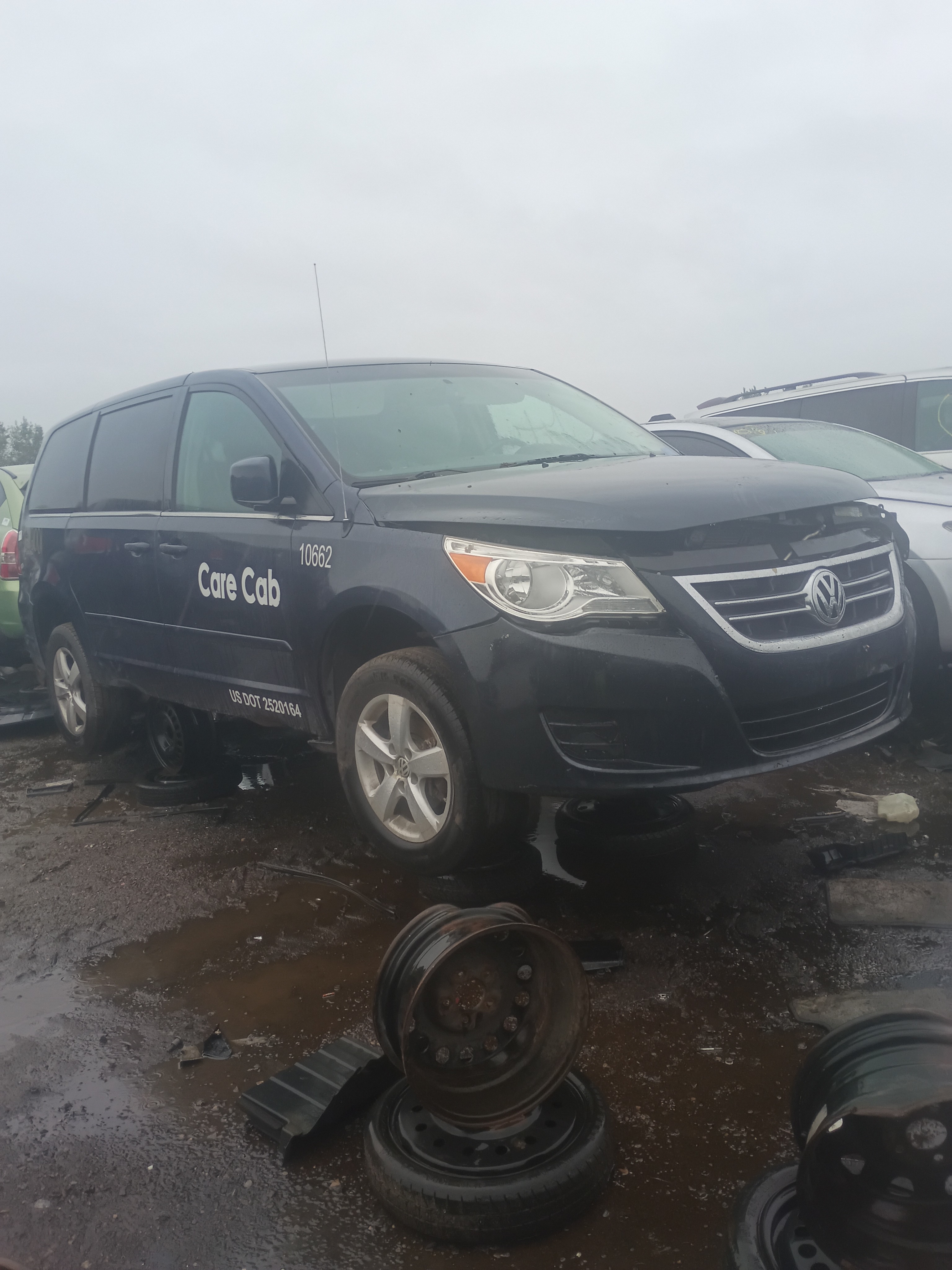 2009 VOLKSWAGEN Routan